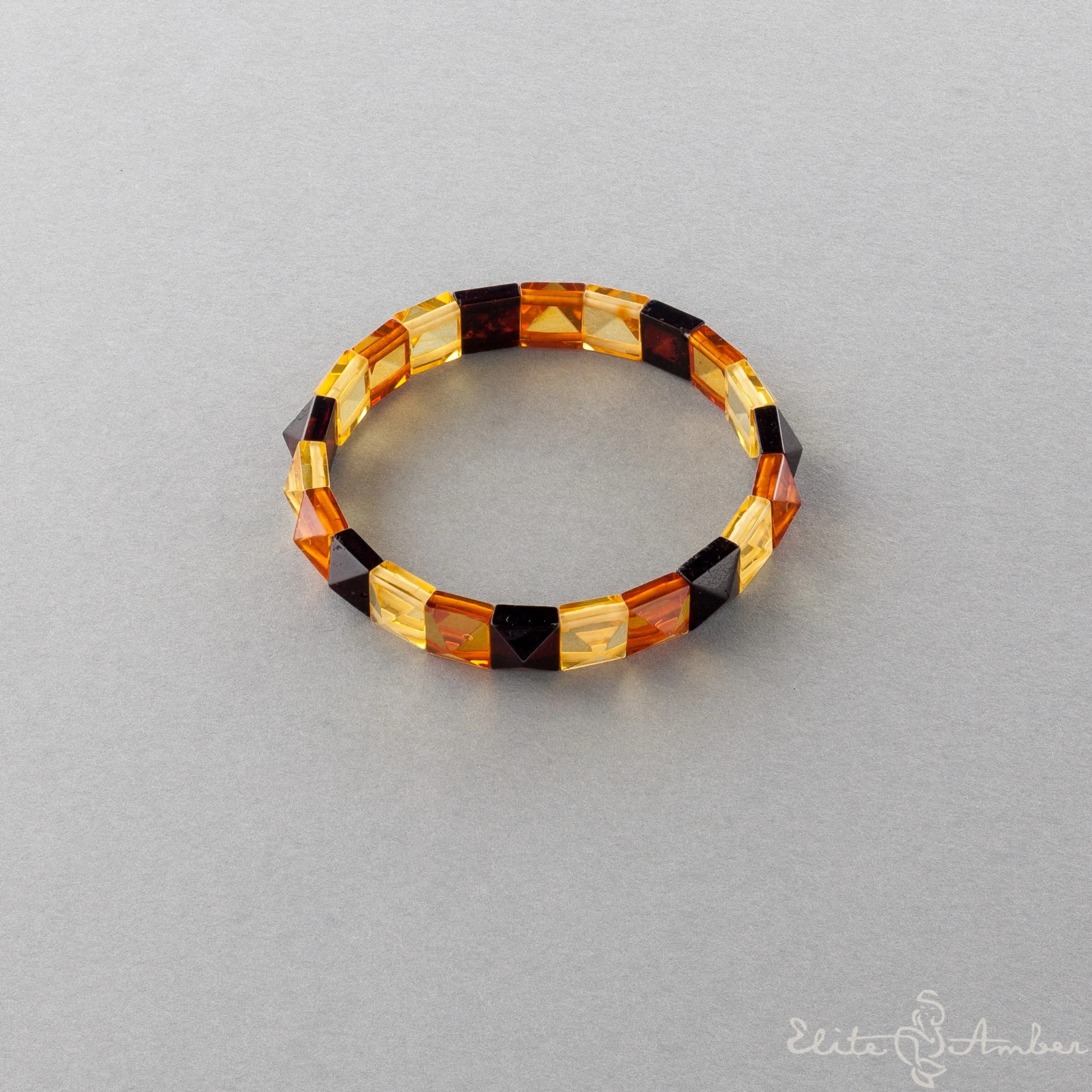 Amber bracelet "Princess pyramid"