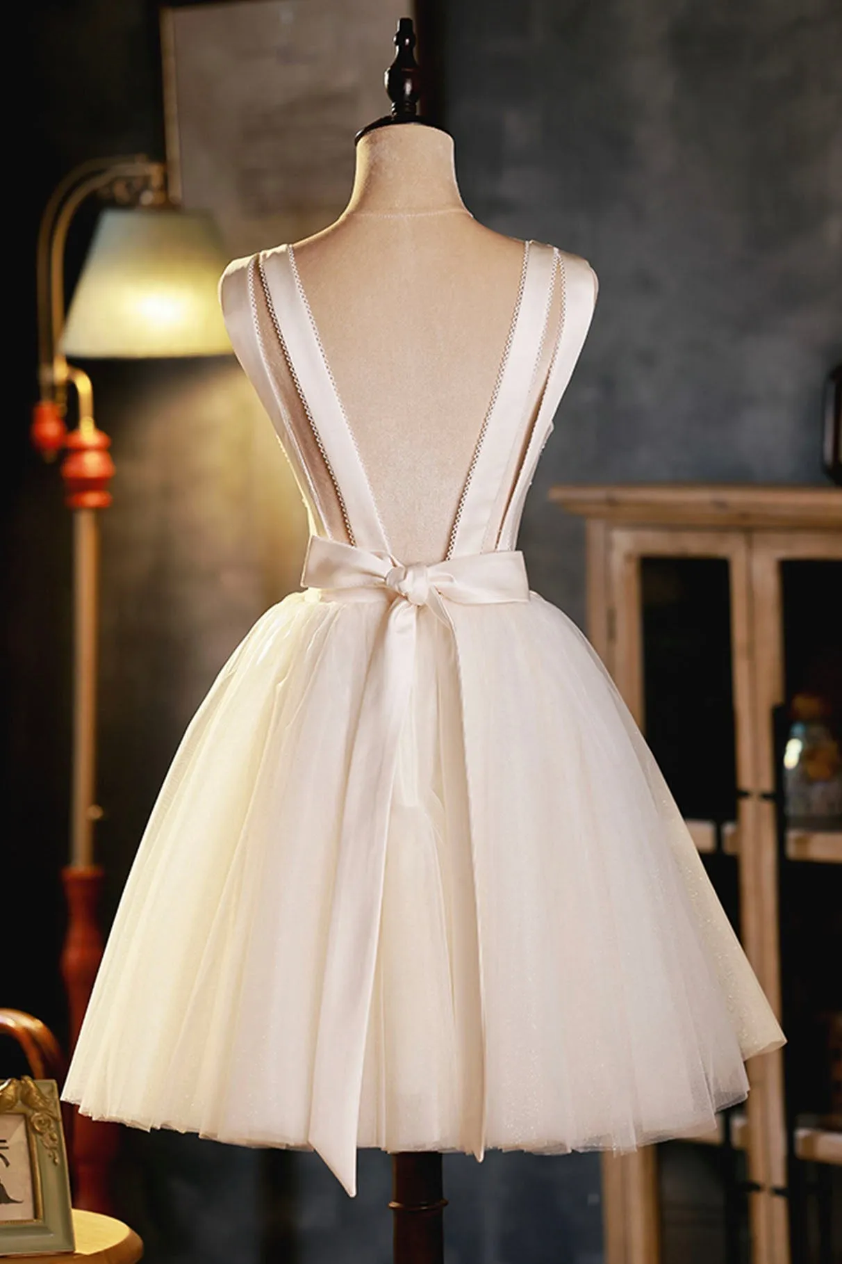 Champagne V-Neck Tulle Short Prom Dress A-Line Evening Party Dress