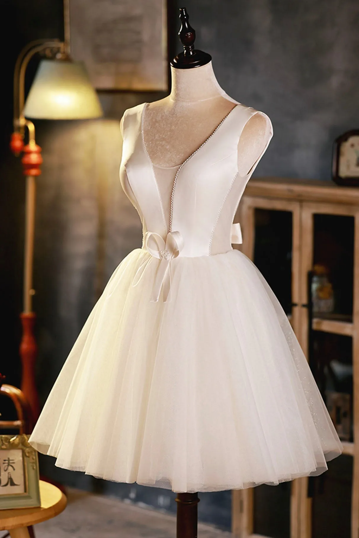 Champagne V-Neck Tulle Short Prom Dress A-Line Evening Party Dress