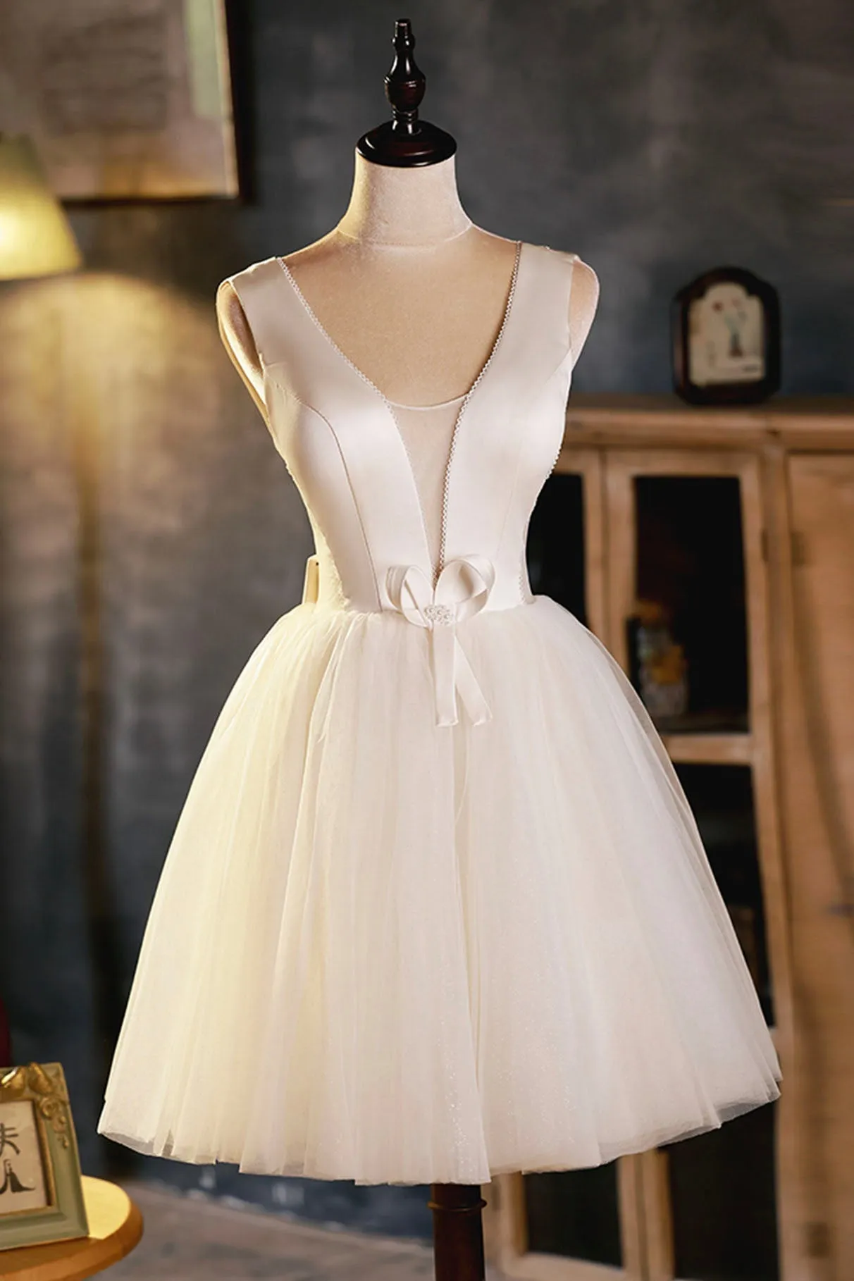 Champagne V-Neck Tulle Short Prom Dress A-Line Evening Party Dress