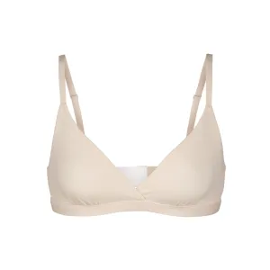 FITS EVERYBODY CROSSOVER BRALETTE | SAND