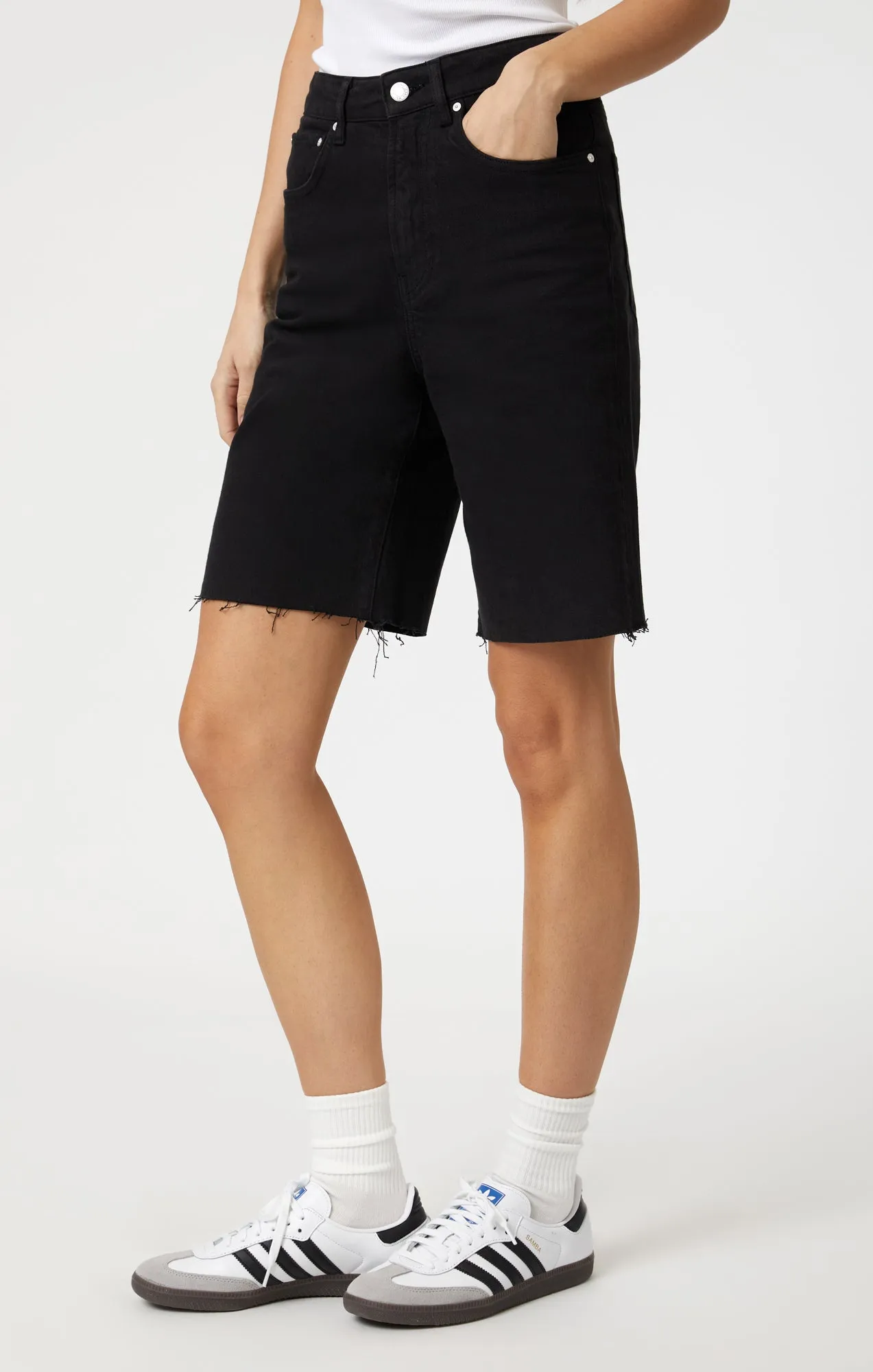 SELINA SHORTS IN BLACK DENIM