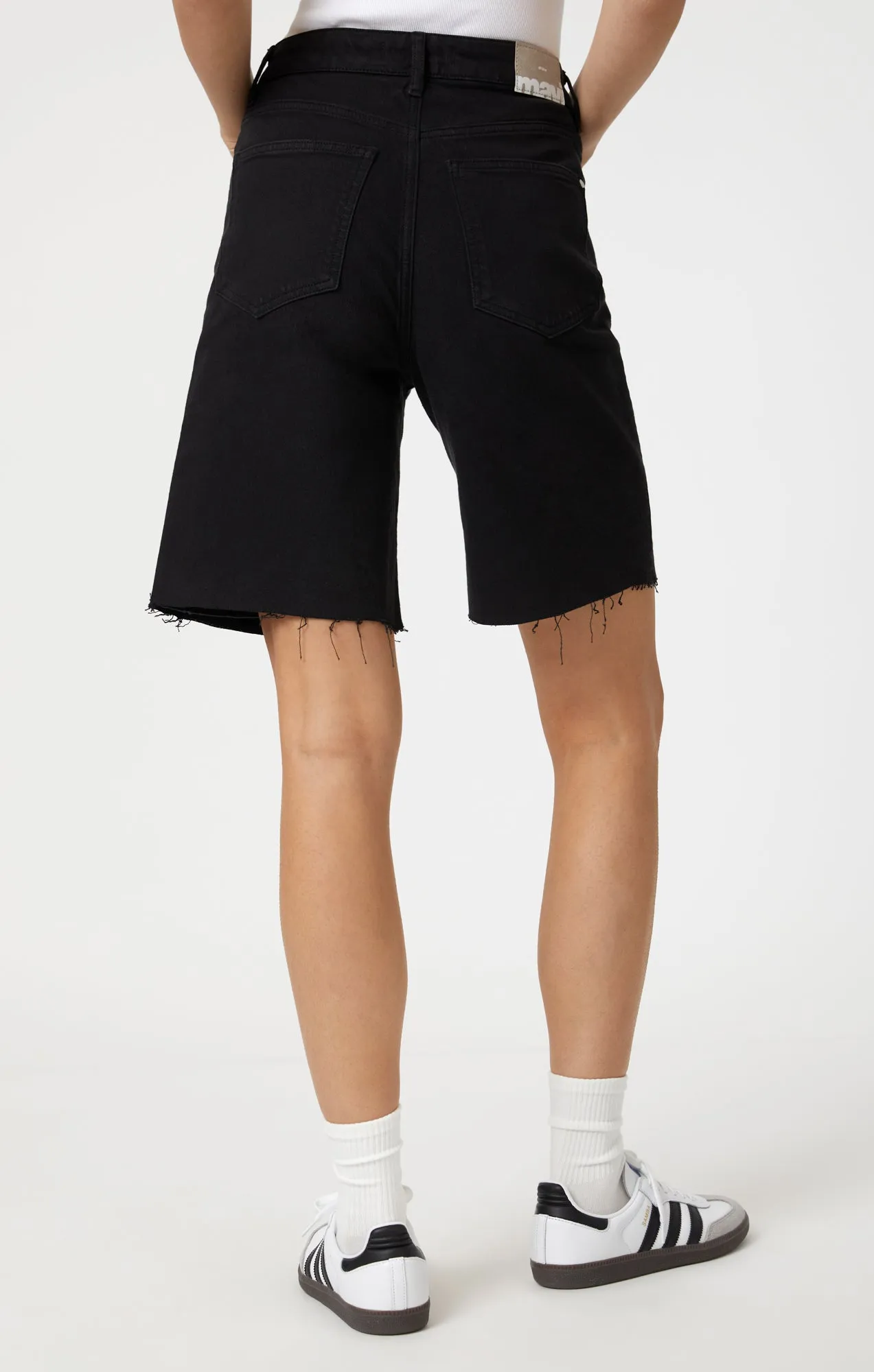 SELINA SHORTS IN BLACK DENIM